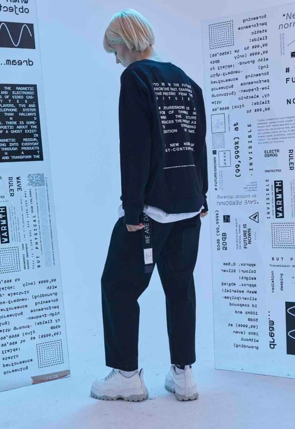 Толстовка Futureisnown Text Back Sweatshirt Черная - фото 6