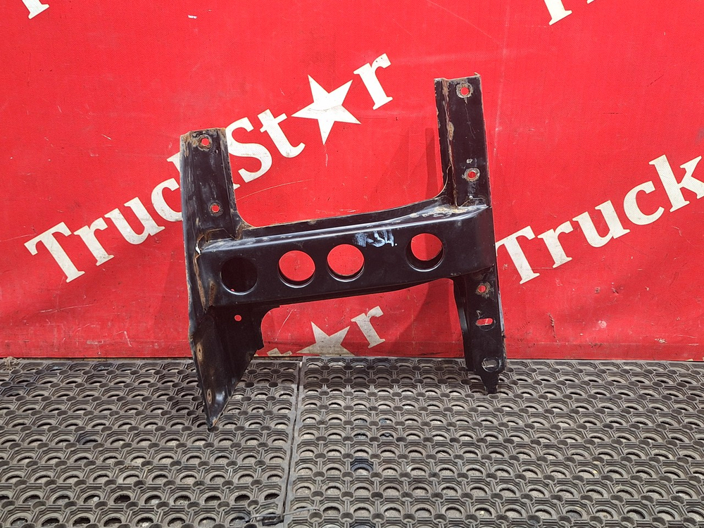 Кронштейн корпуса подножек правый