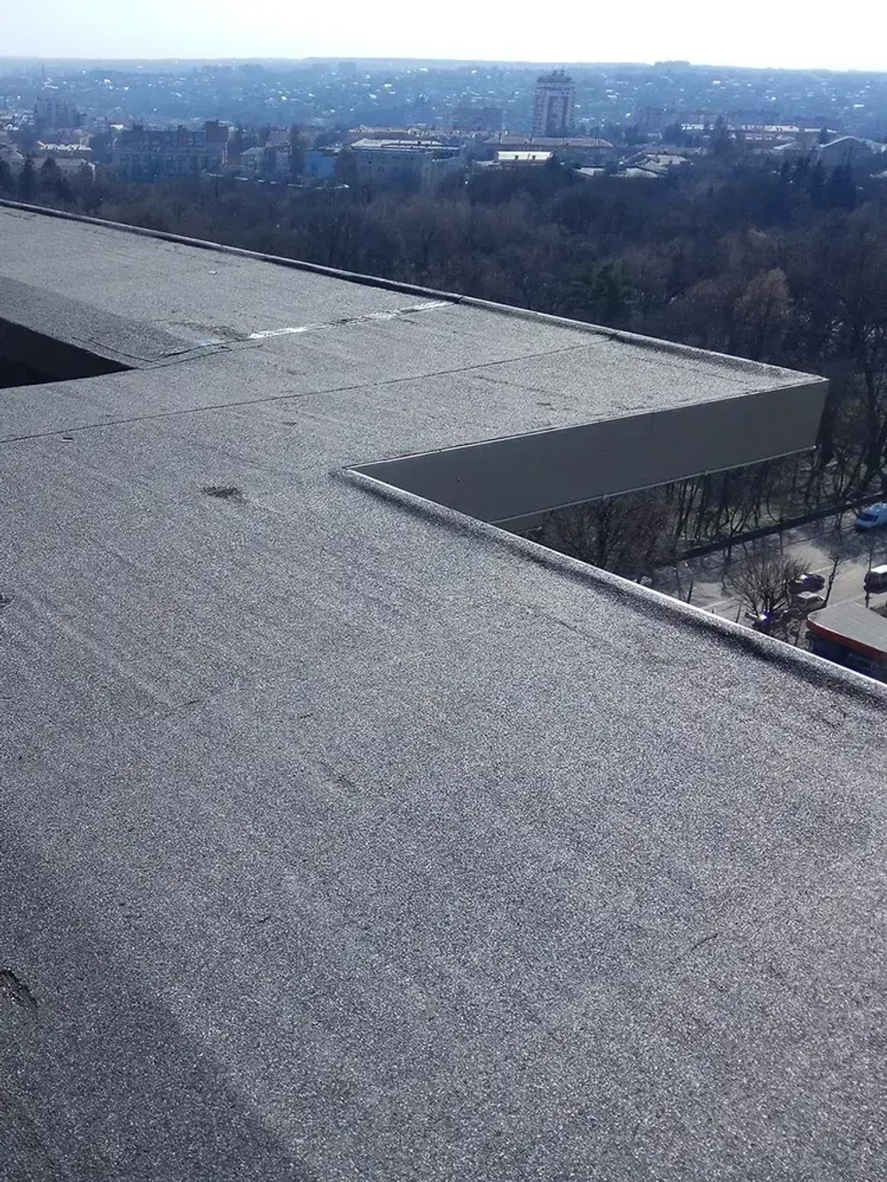 Мастика гидроизоляционная черная с кусочками резины для ремонта кровли, терасс, крыш, фундамента 2 кг FARBITEX