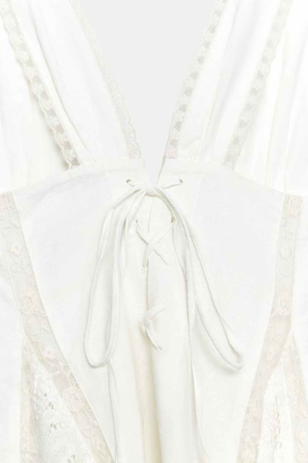 ZARA МИНИ-ПЛАТЬЕ С КРУЖЕВОМ, ЖЕЛТОВАТО-БЕЛЫЙ