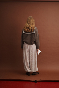 Пуловер с воротником-морячкой из мериноса кофейного цвета