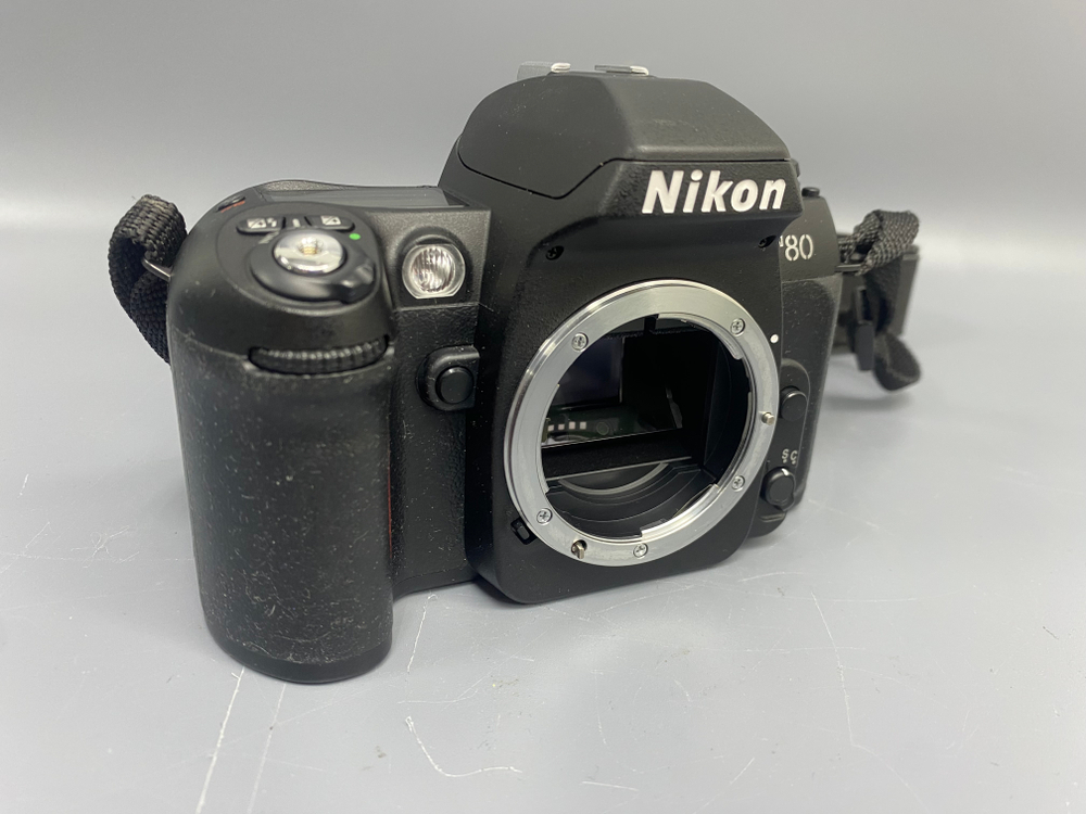Nikon F80