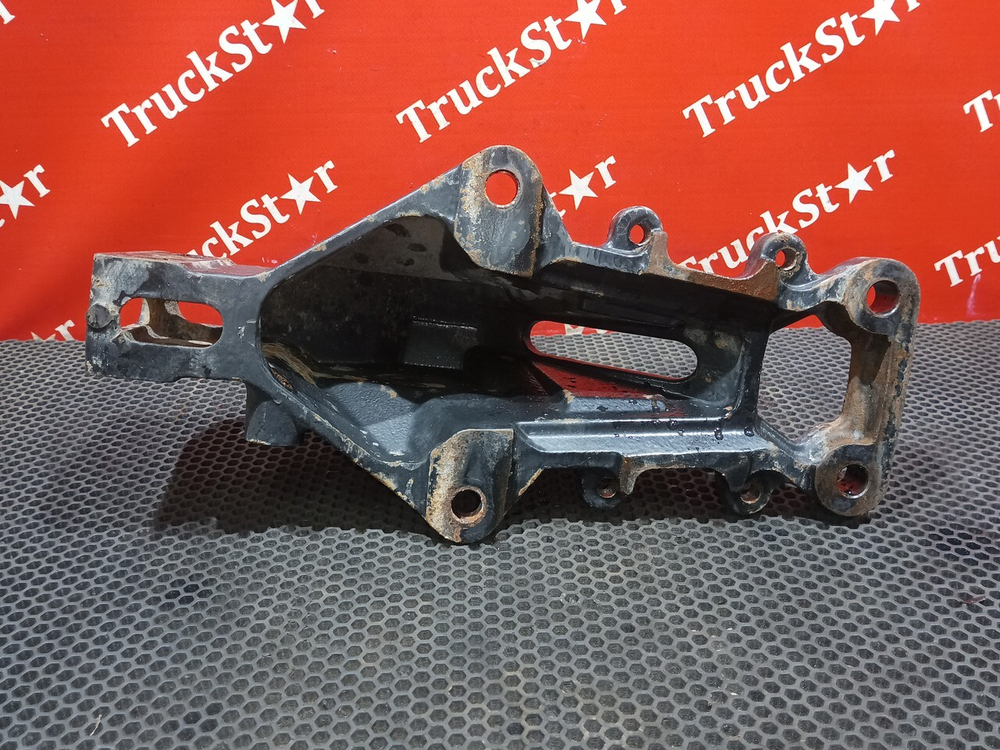 Кронштейн задней подвески кабины левый 2023г.