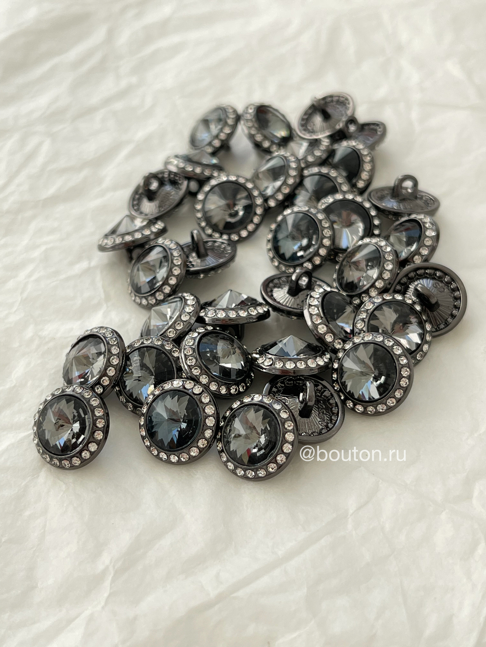 Пуговицы черные графит стразы 12 мм