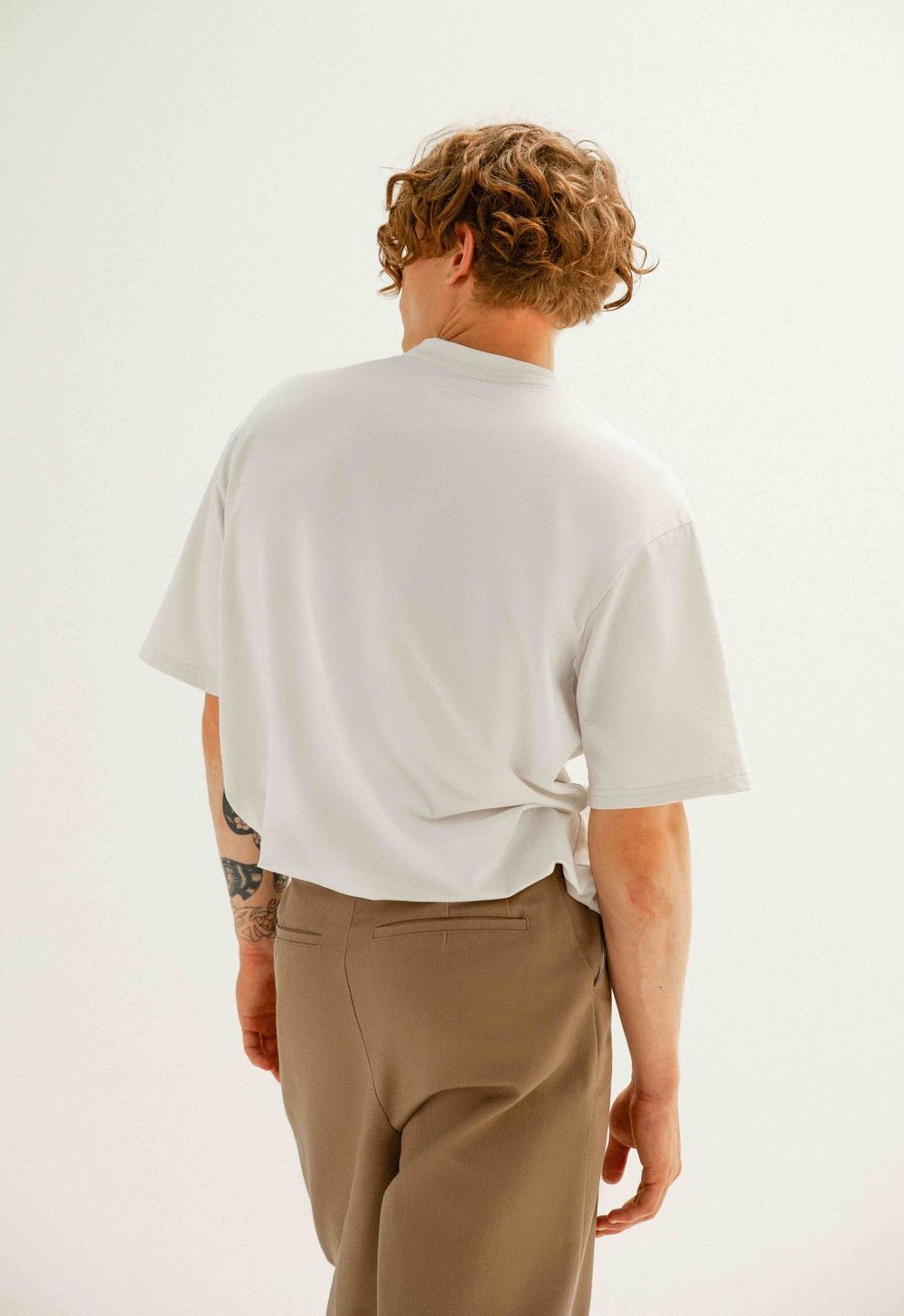 Футболка Backtrend First Wide neck белая