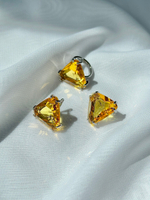 Серьги треугольники желтые кристаллы, фурнитура серебро.