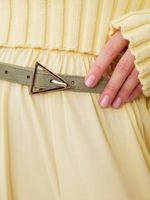 БАЗОВЫЙ ТОНКИЙ РЕМЕНЬ С ТРЕУГОЛЬНОЙ ПРЯЖКОЙ ЗАМША ФИСТАШКОВЫЙ