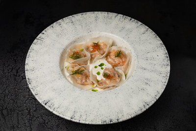 Равиоли с семгой и креветками в кокосом соусе Биск