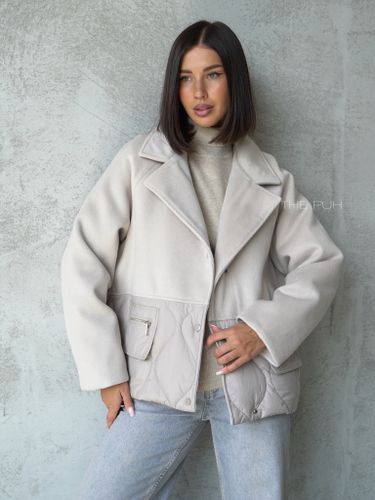 Бежевая комбинированная куртка с манишкой