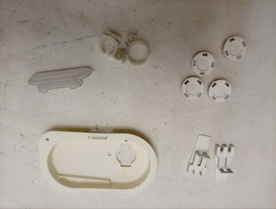 VMUF501B кт19 Пластиковый крепеж, защёлки и заглушки для стиральной машины Hotpoint-Ariston б/у