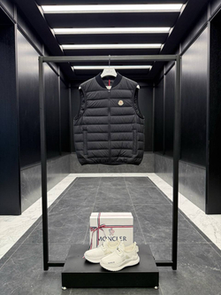 Ветровка & Безрукавка Moncler