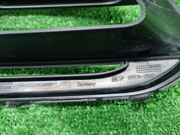 Решетка бампера левая Mini Countryman F60 (16-23)