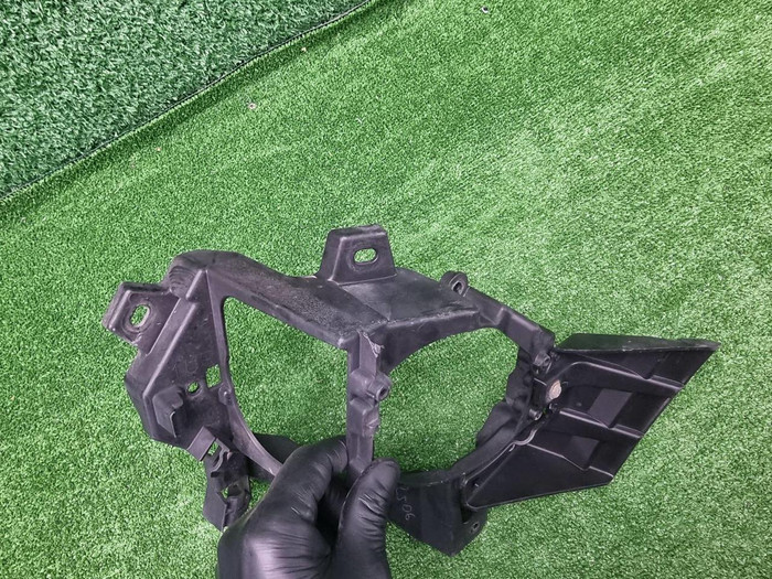 Кронштейн ПТФ правый Lexus RX 4 (2015-2019)