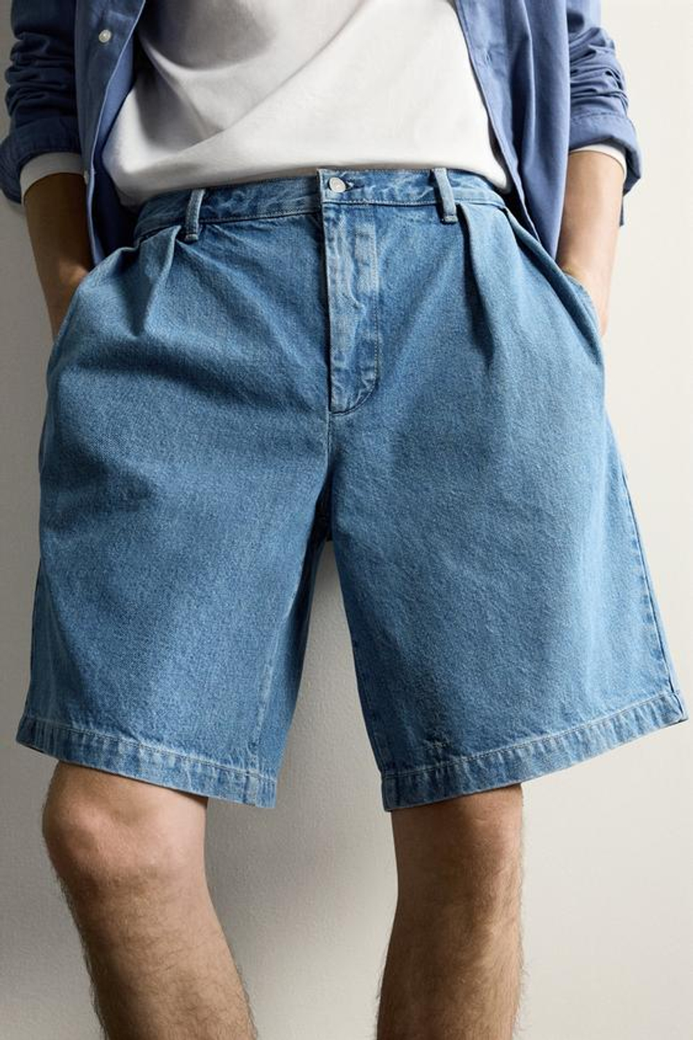 ZARA ДЖИНСОВЫЕ ШОРТЫ ЧИНОС СВОБОДНОГО КРОЯ СО СКЛАДКАМИ, СИНИЙ