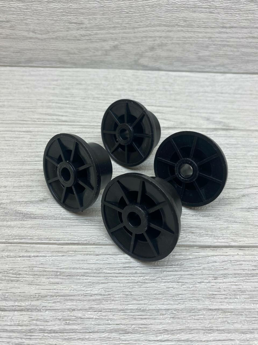 Колесо для мебели ролик для дивана диаметр 48 мм отверстие 8 мм 4 шт