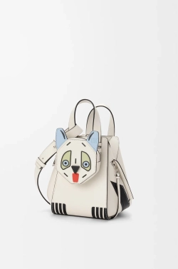 Loewe Компактная сумка Hammock Futurist Cat из классической телячьей кожи, экрю
