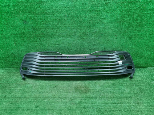 Решетка переднего бампера Toyota Camry xv70 17-21