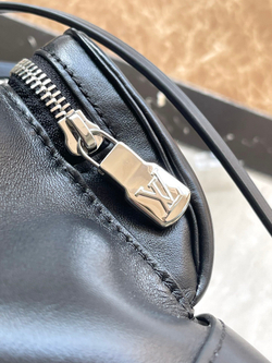 Louis Vuitton Montsouris PM