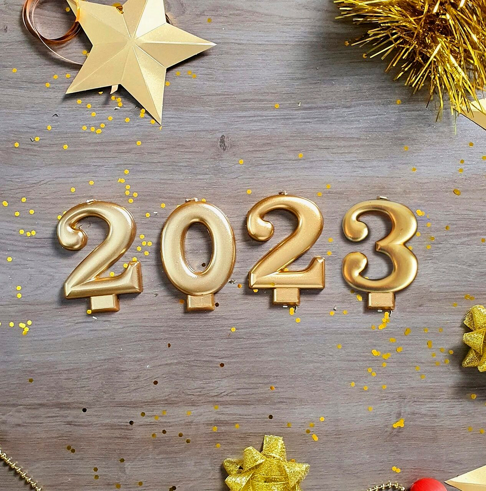 Комплект золотых свечей "2023"