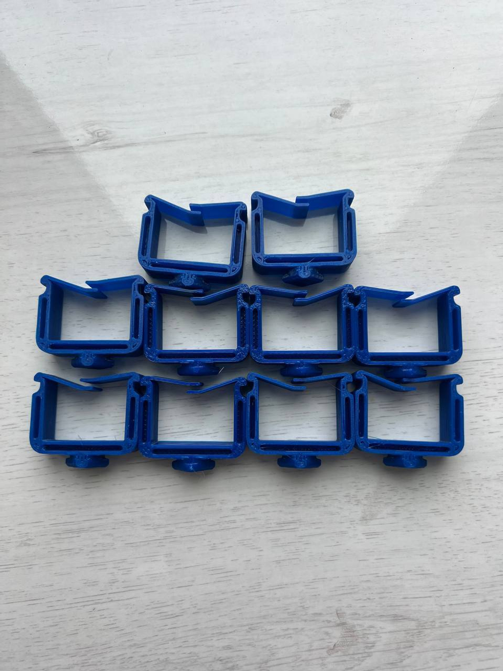 Пластиковый зажим ED44P10 для фиксации в шкафу кабеля (3шт упаковка) диам. до 28.5мм (крепится на DIN-рейку)