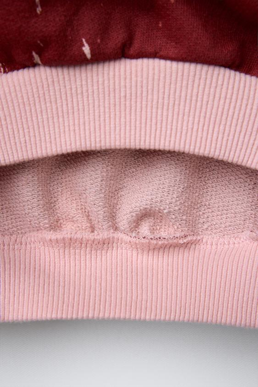 ZARA ТОЛСТОВКА С ПРИНТОМ, ЦВЕТ БУРГУНДСКОГО ВИНА