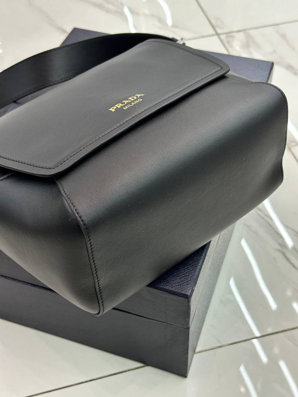 Сумка-мессенджер Prada