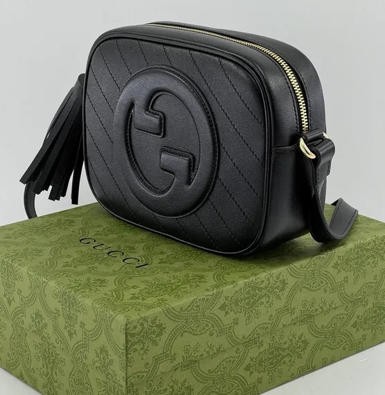 Сумка через плечо Gucci Blondie из кожи черный