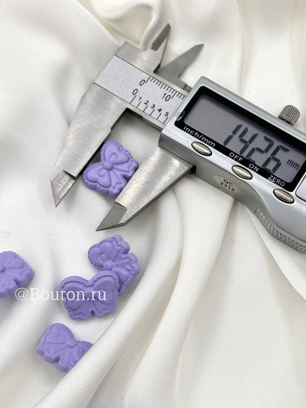 Пуговицы бантики фиолетовые пластиковые