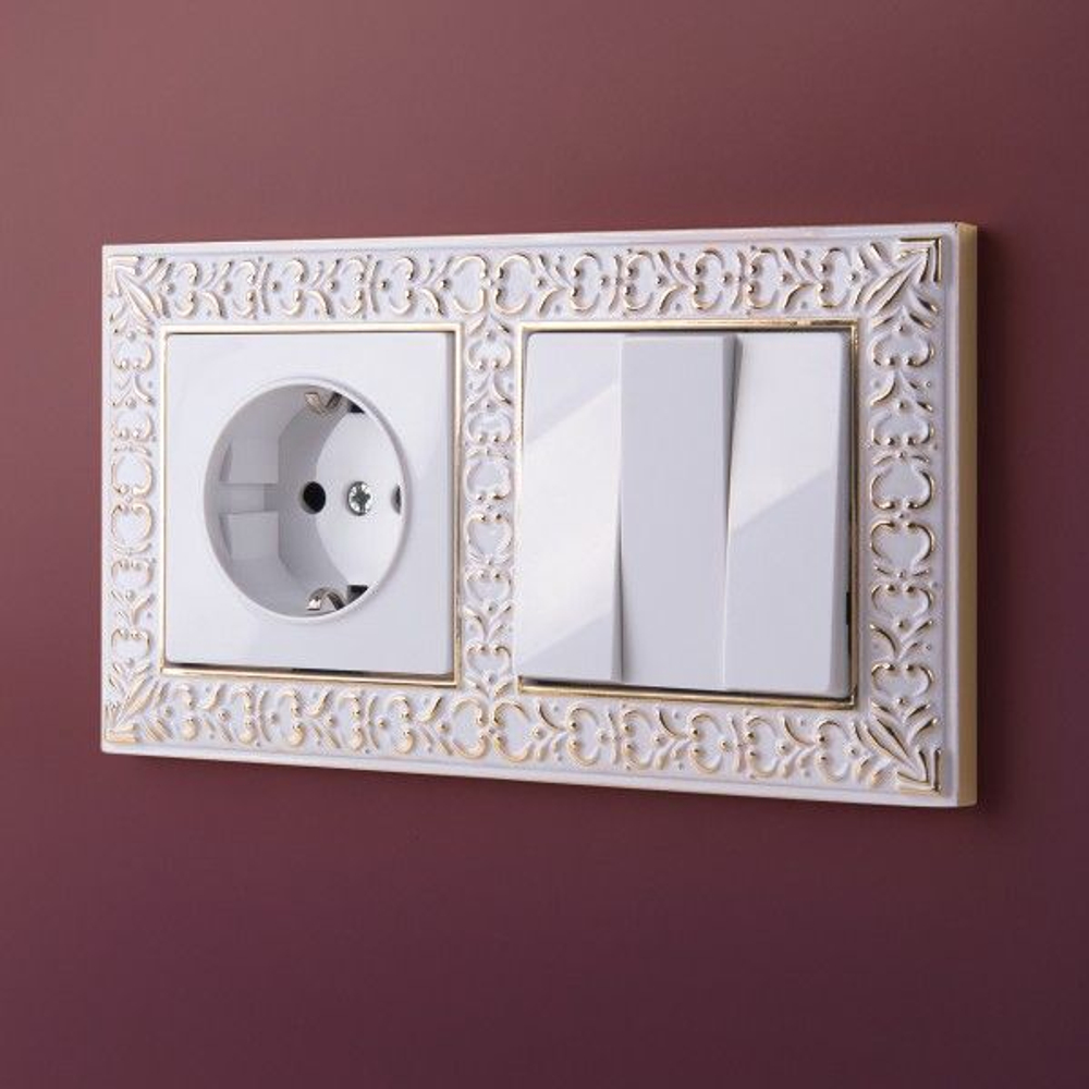 Выключатель трехклавишный (белый)