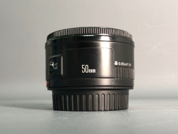 Canon 50mm 1.8 II незначительное количество пыли