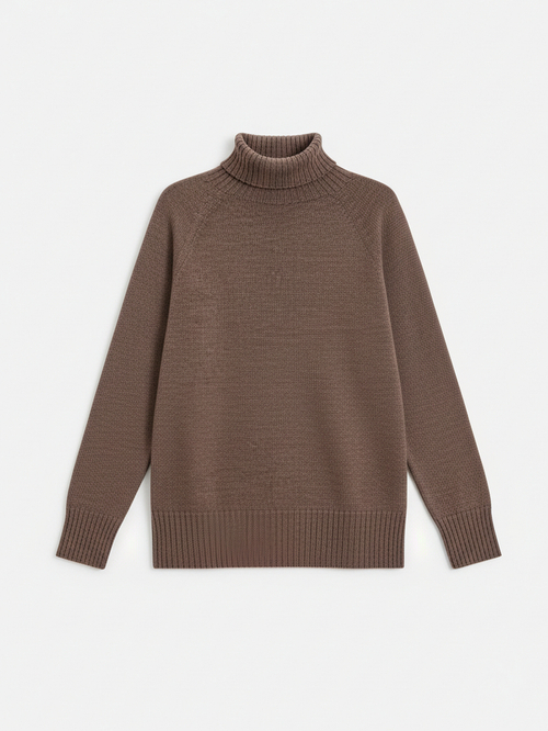Свитер с высокой горловиной в рубчик