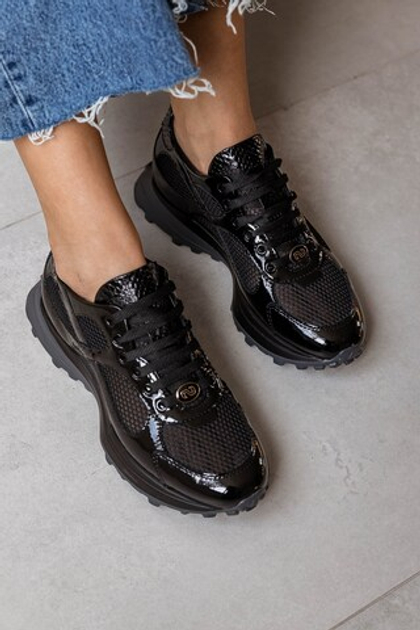 Кроссовки из натуральной лакированной кожи черного цвета