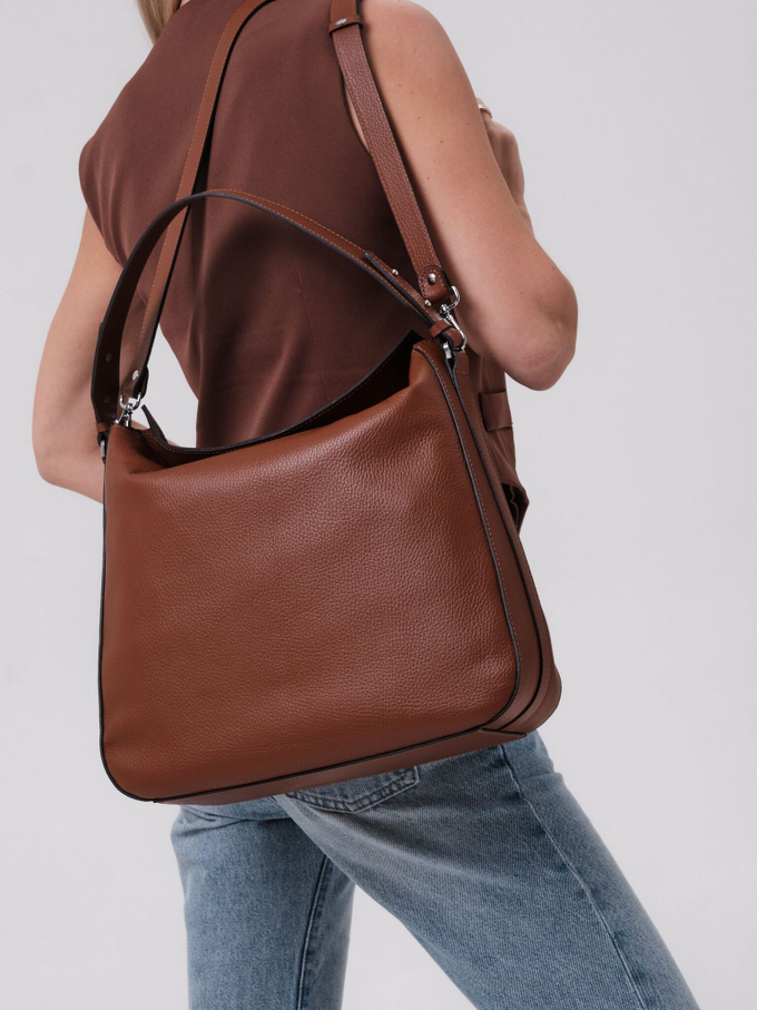 Сумка кожаная на плечо коричневая