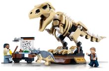 Конструктор LEGO Jurassic World 76940 Скелет тираннозавра на выставке