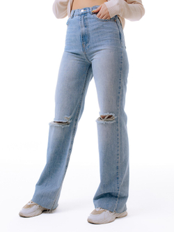 Женские голубые джинсы с высокой посадкой и разрезами на коленях