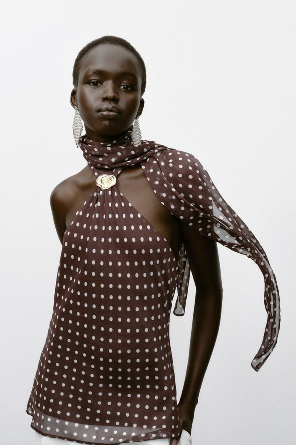 ZARA ТОП В ГОРОШЕК С ГОРЛОВИНОЙ ХАЛТЕР И ФУРНИТУРОЙ, ЭКРЮ/КОРИЧНЕВЫЙ