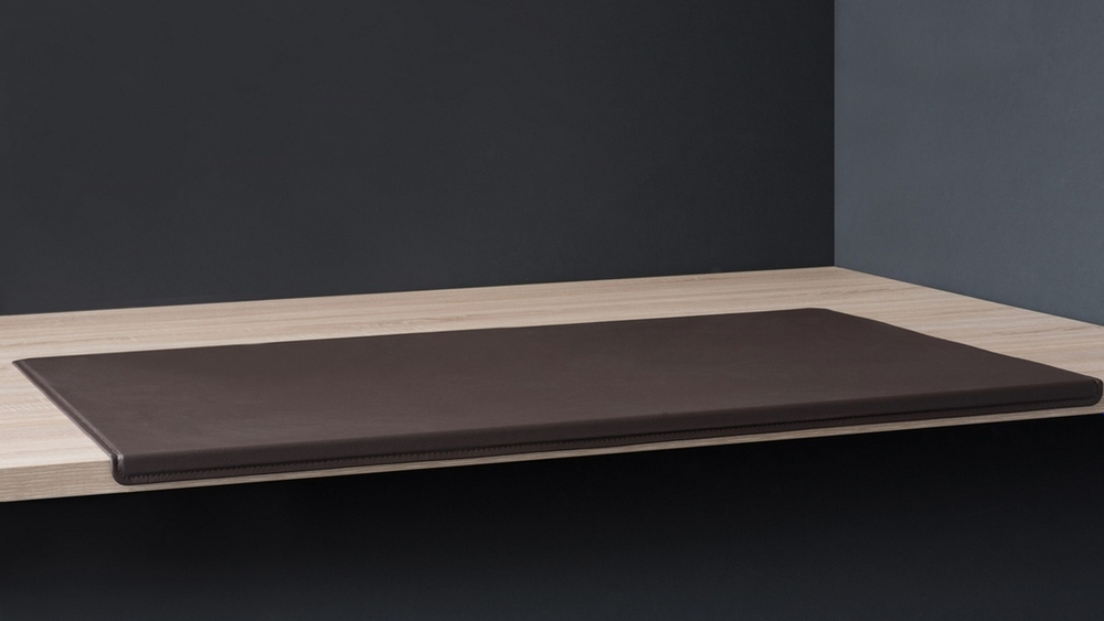 Пример бювара серии Модерн 100*50 см с загибом 2,5 см цвет кожи шоколад.