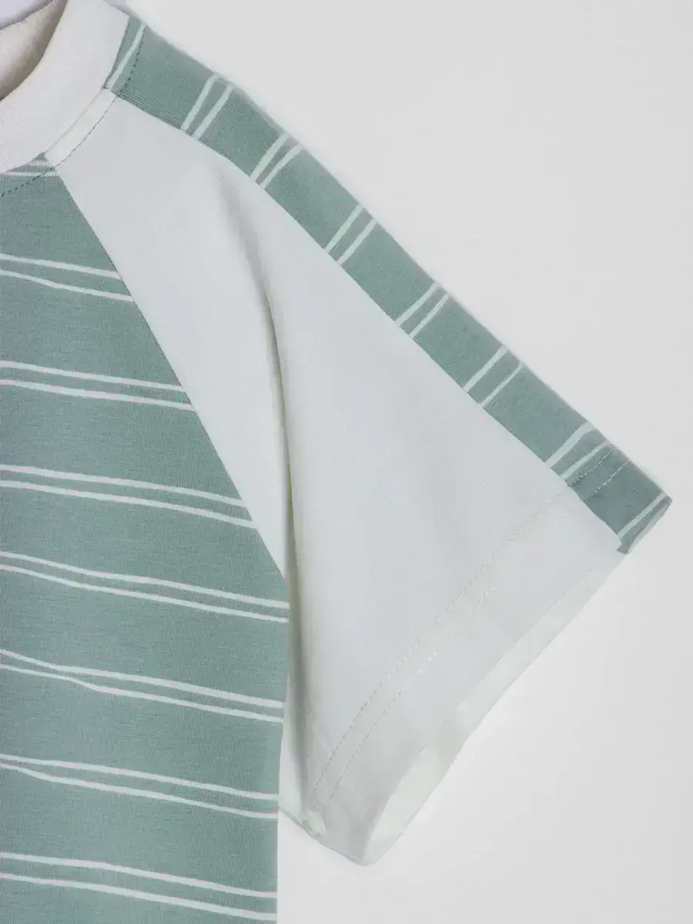 Футболка для девочки укороченная оверсайз