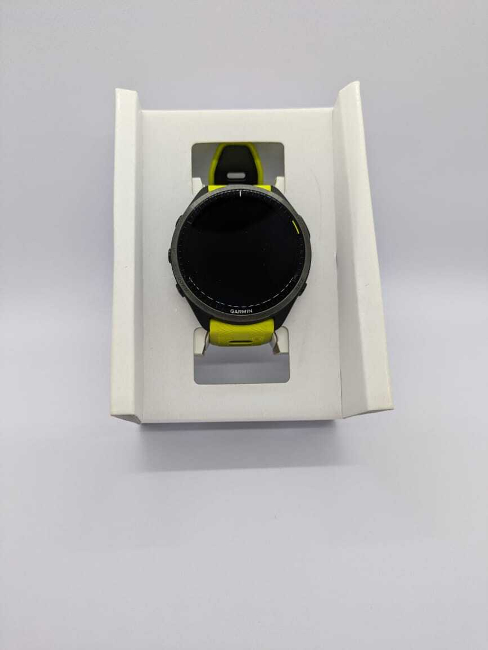 Часы Garmin FORERUNNER 965 титановый безель, с желто-черным ремешком, 010-02809-12. Товар уцененный