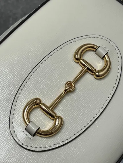 Маленькая сумка на плечо Gucci Horsebit 1955 белый