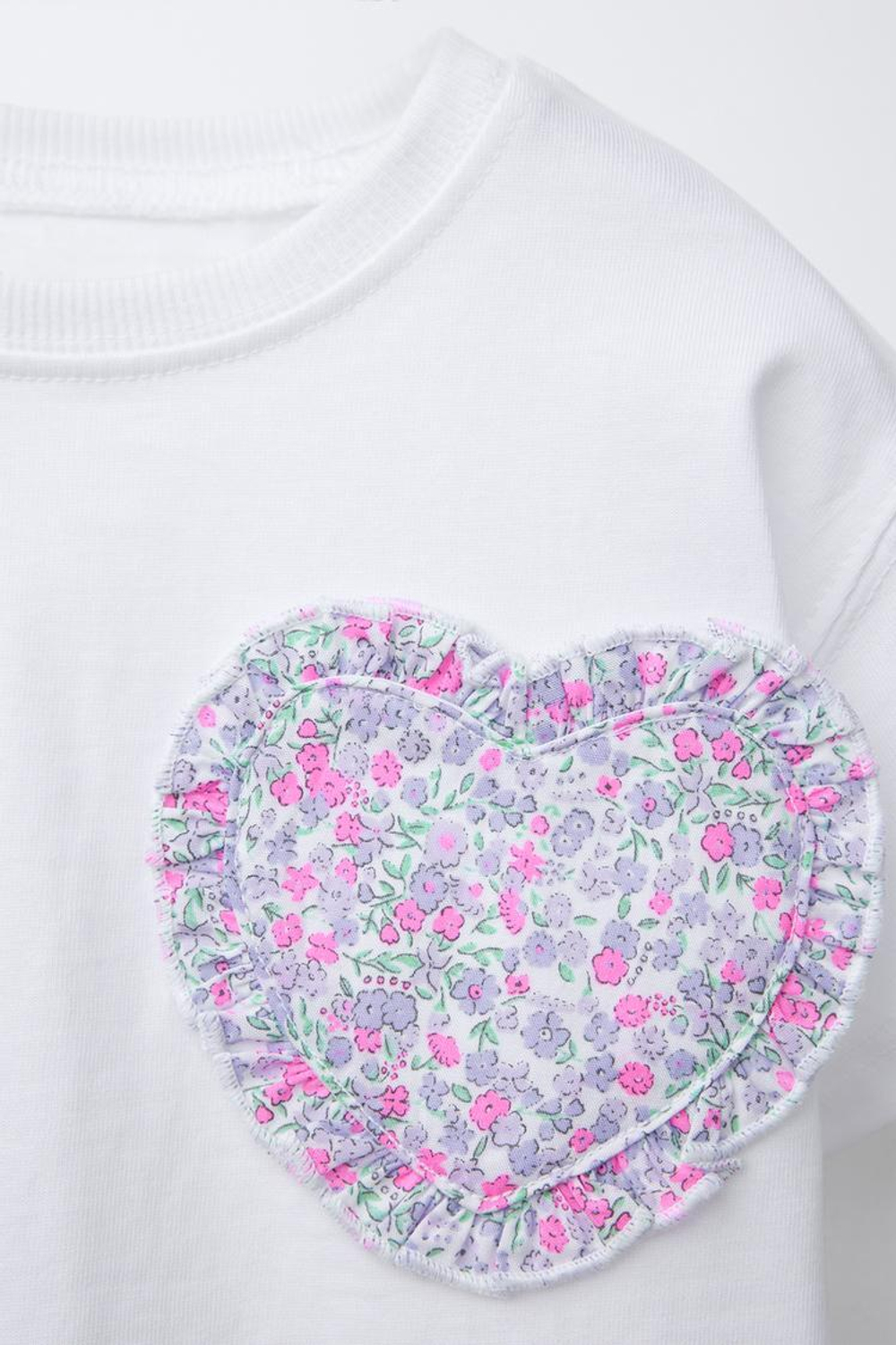 ZARA ФУТБОЛКА С КАРМАНОМ «СЕРДЦЕ» И ПРИНТОМ, БЕЛЫЙ