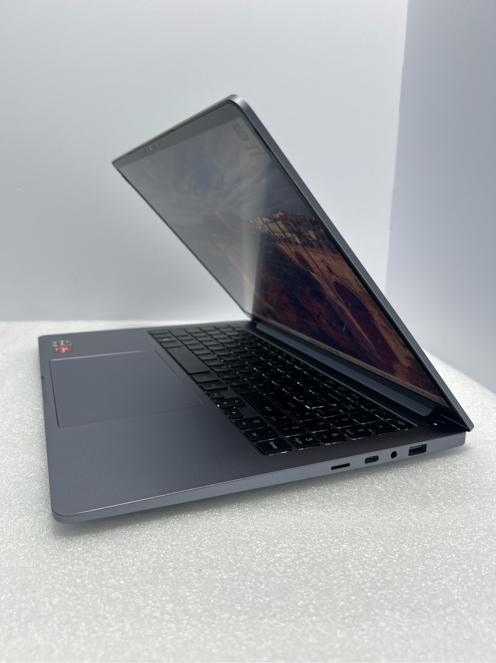 Ноутбук Infinix InBook Y3 Max 16"/Ryzen 5-5500U/RAM 16GB/SSD 512GB/AMD Radeon Graphics/1920x1200/IPS/Windows 11/Подсветка - кл:LED/серебристый. Состояние: Уценка/небольшой след. на матрице от клавиатуры