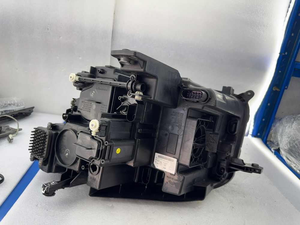 Оригинальная LED фара для Volkswagen Teramont 2021-2024