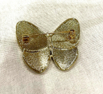 Брошка, брошь перламутровая "Бабочка". БелыйЦвет-синий. Символ стабильности и духовного начала.