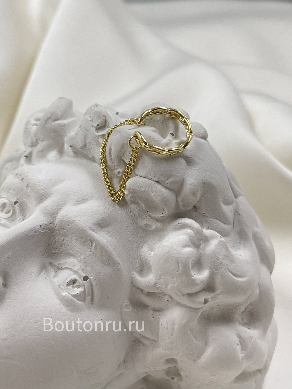 Кафф с декоративной цепочкой золотистый