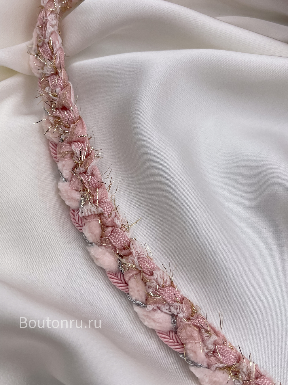 Тесьма плетеная нежно-розовая с золотым люрексом