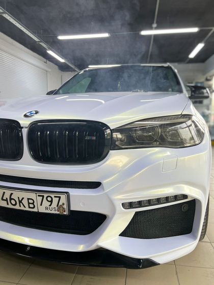 Пленка перламутровая белая с золотым напылением (глянцевая) Pearl White to Gold Carbins