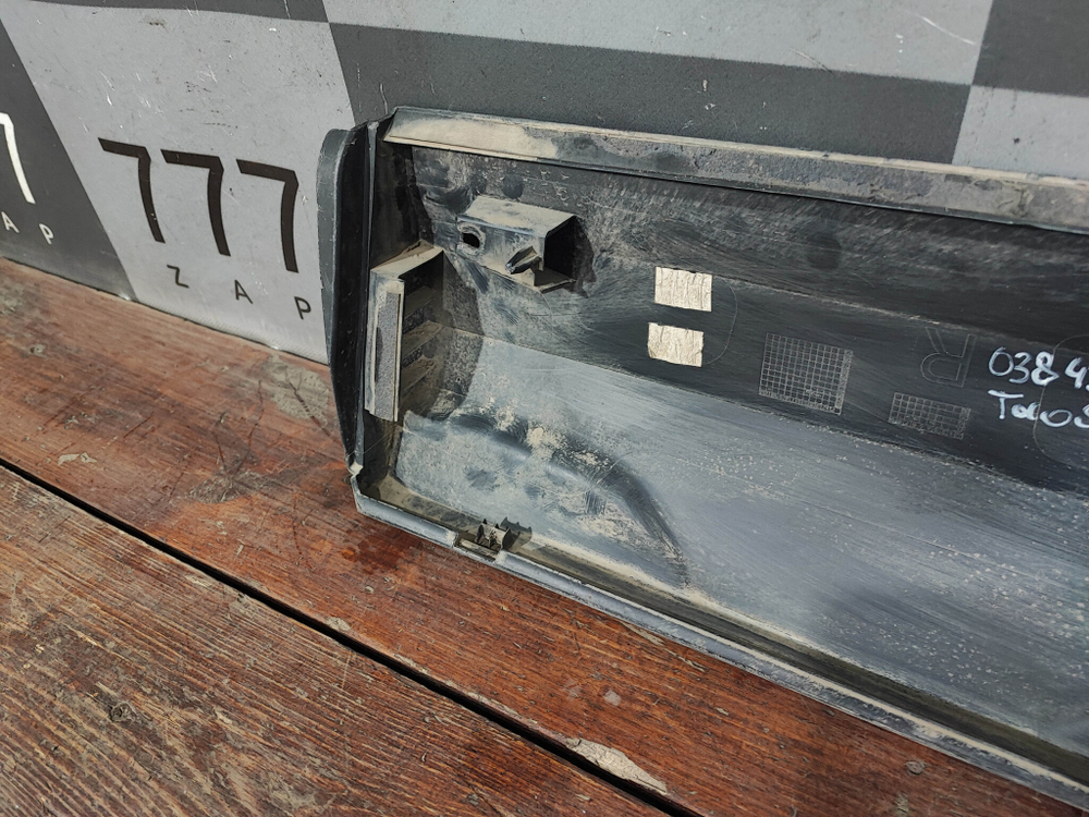 Накладка двери задней правой Volkswagen Taos 21-нв Б/У Оригинал 2GL854950