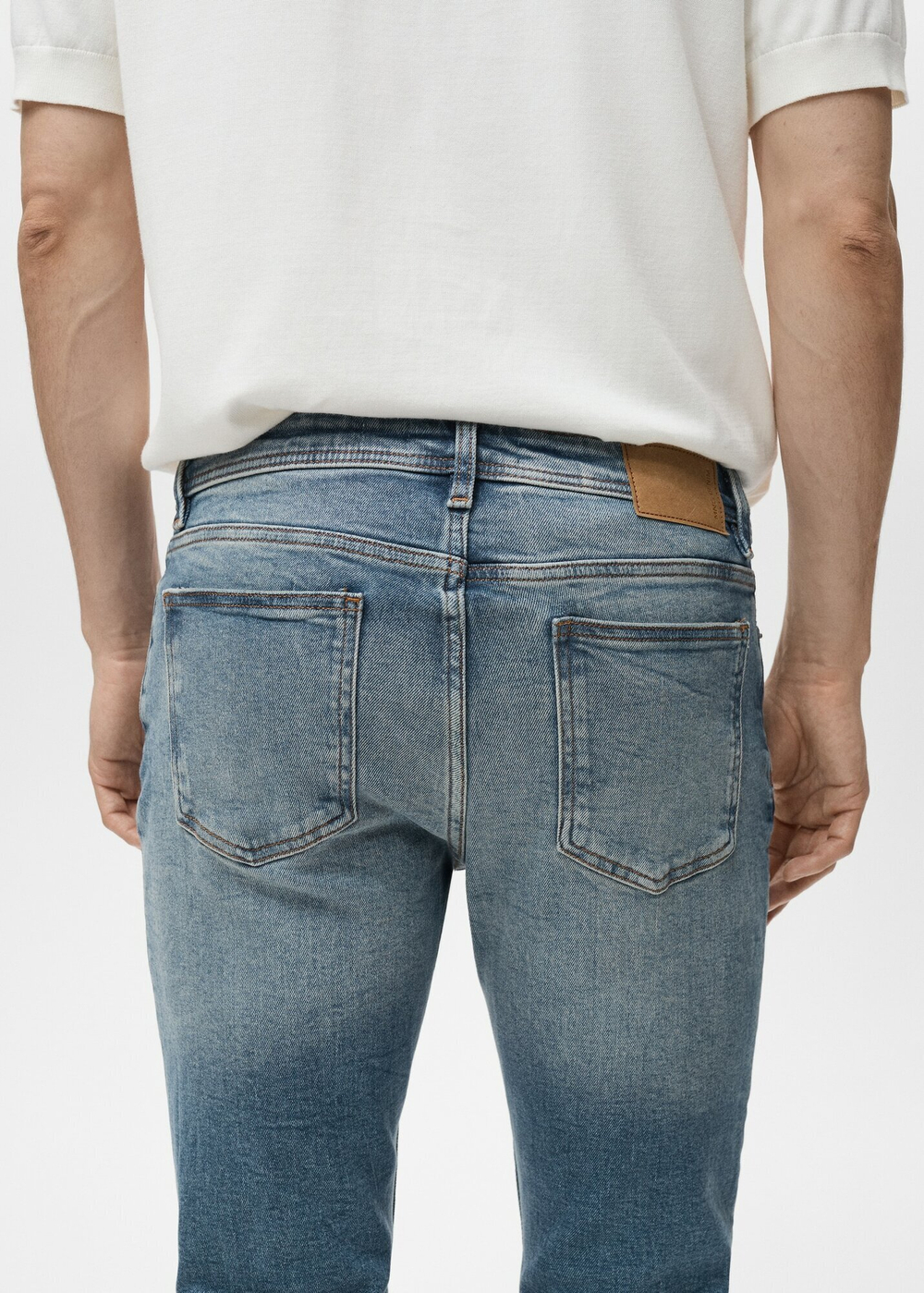 Джинсы Jan slim fit среднего тона с эффектом потертости