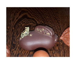 258014 Фигурка исинская глина "Лягушка с лотосом". Чайный аттракцион: пузыри